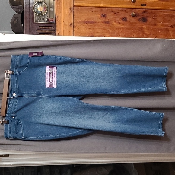NWT Gloria Vanderbilt Jeans Sadie Slim Comfort Stretch Denim Womens Sz 20W Short - Picture 1 of 9